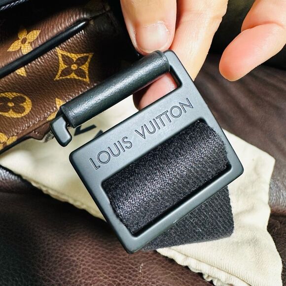 Louis Vuitton S Lock Sling Bag - Picture 8 of 16